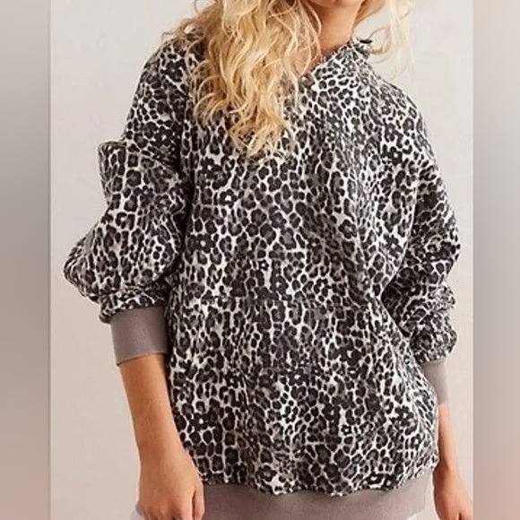 Free People “it’s a vibe” oversized leopard hoodie - Picture 2 of 8
